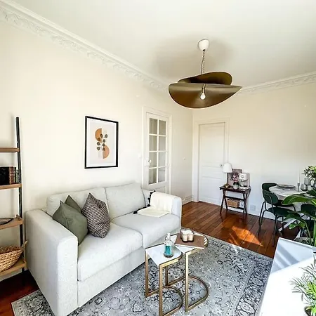 Chic Entre Histoire Et Modernite Paris