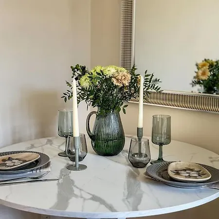 Chic Entre Histoire Et Modernite Apartment *