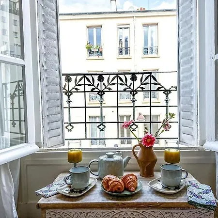 Chic Entre Histoire Et Modernite Apartment *
